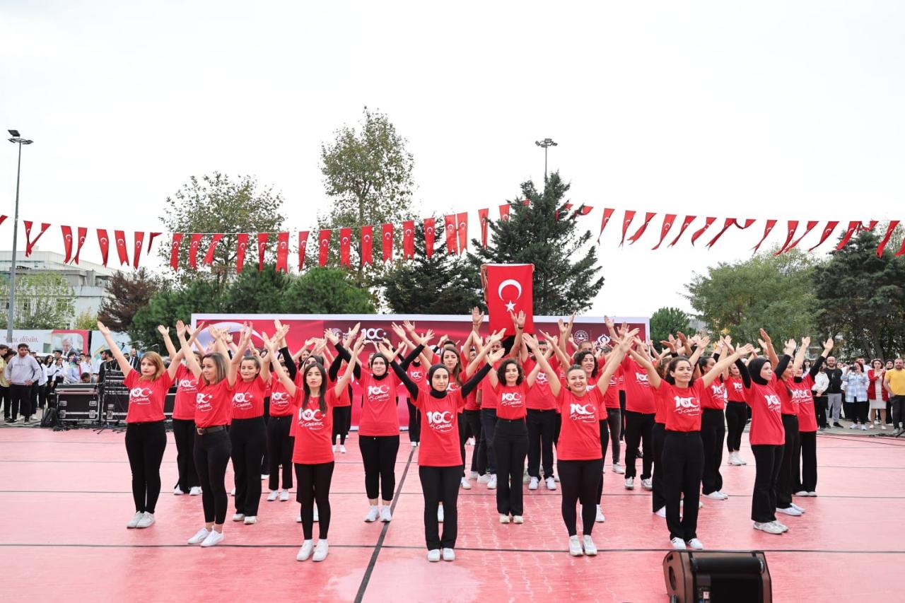 Sultangazi Belediyesi, Cumhuriyetin 100. Yılını coşkuyla kutladı