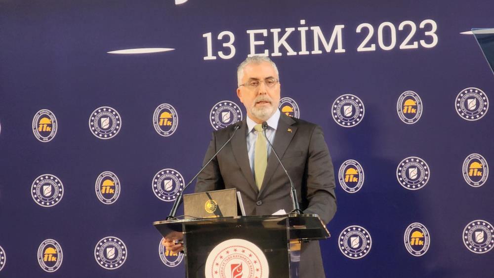 Bakan Bayraktar: Emeklilik yaşını 50'ye düşürdük