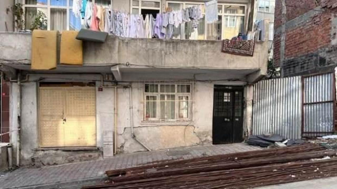 Esenler’de 5 katlı binanın zemini kaydı