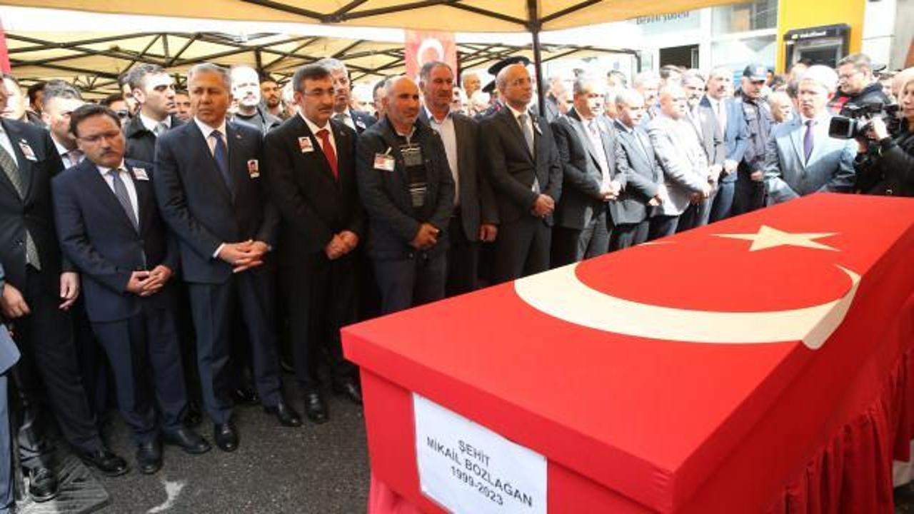 Teröristlerin katlettiği şehit Mikail Bozlağan’ın cenazesi Kayseri’de toprağa verildi