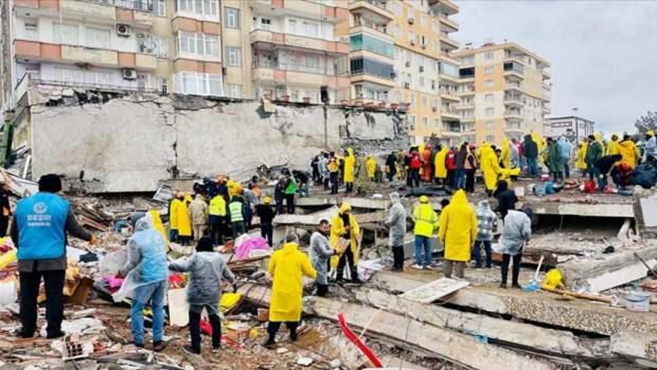 Depremde 77 kişinin yaşamını yitirdiği apartman onaylı projelere aykırı inşa edilmiş