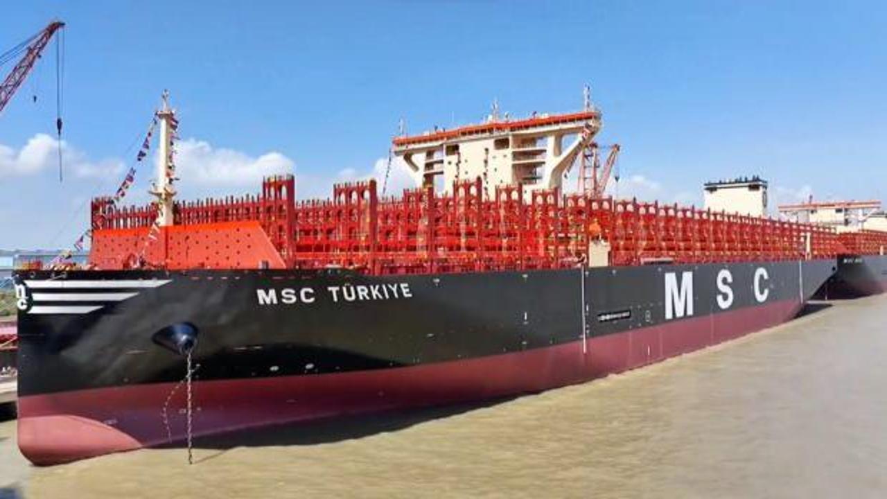 Dünyanın en büyük konteyner gemilerinden birine “Türkiye” adı verildi