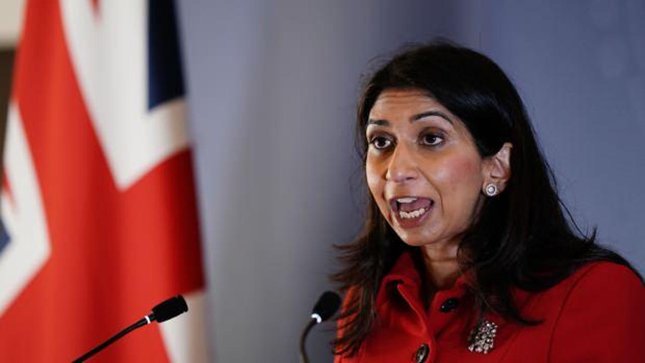 İngiltere İçişleri Bakanı: Filistin bayrağı sallamak yasal olmayabilir