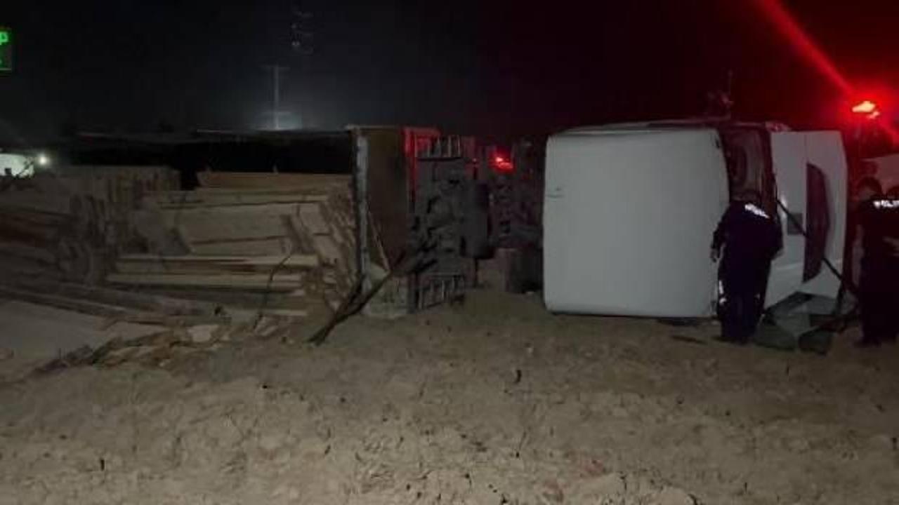 Kontrolden çıkan TIR tarlaya uçtu