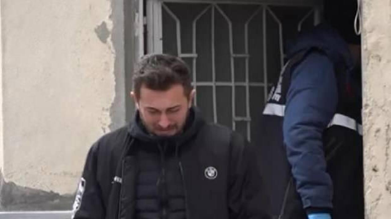 Öldürdüğü babasının cesedi bulununca, gözyaşı döküp taziyeleri kabul etmiş