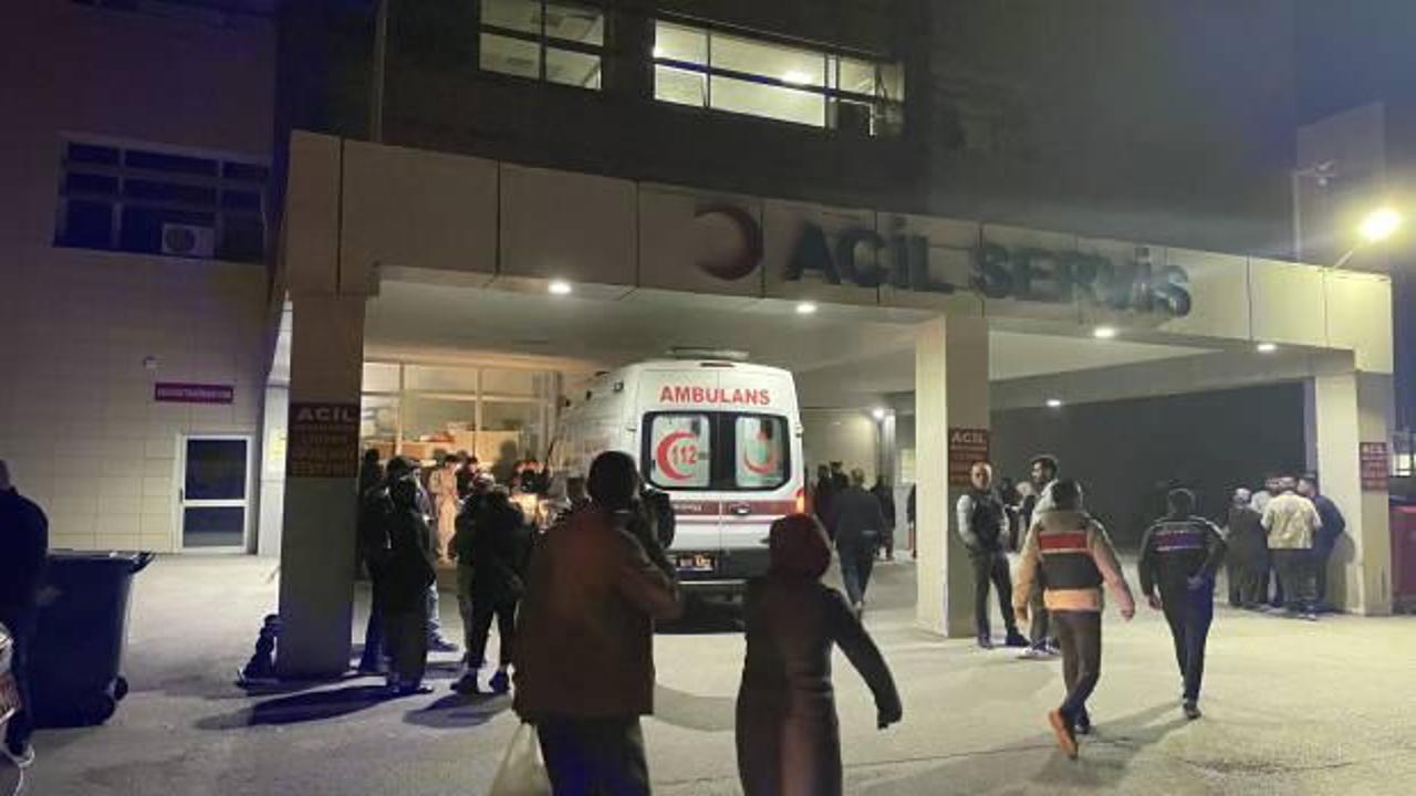 Tarım işçilerini taşıyan minibüs devrildi: 15 yaralı