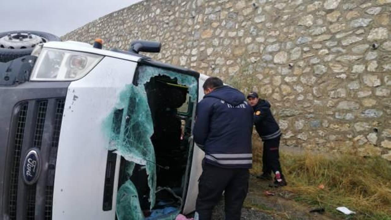 Van’da yolcu minibüsü devrildi: 14 kişi yaralandı var!