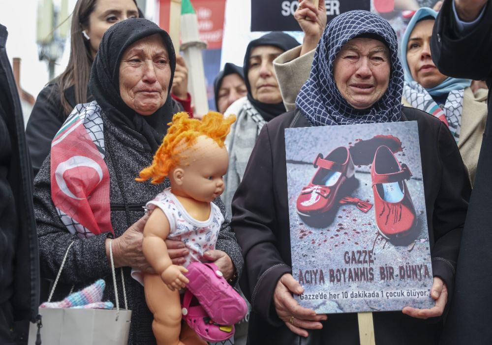 AK Parti Genel Merkez Kadın Kollarından İsrail'in Ankara Büyükelçiliği konutu önünde eylem