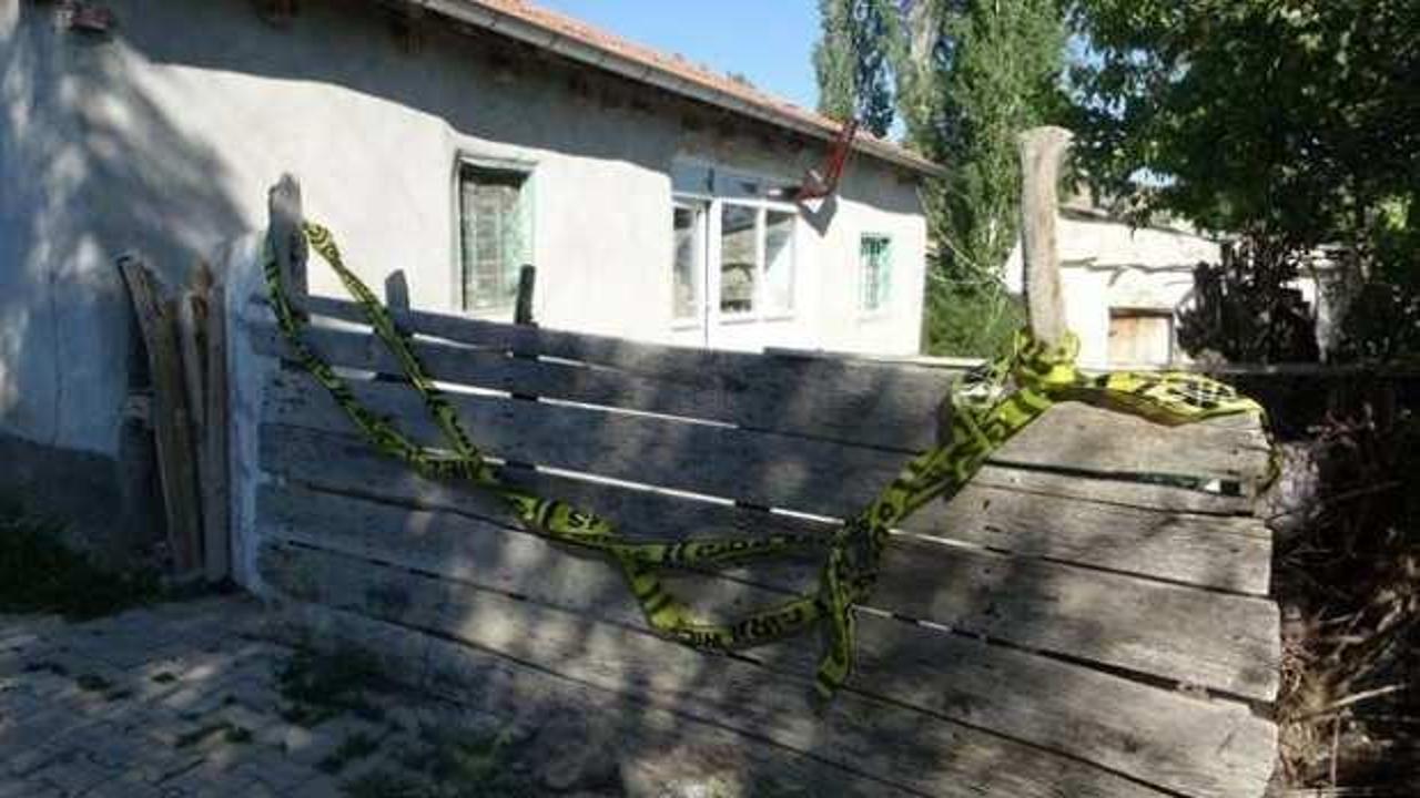 3 haftalık bebeğini ağladığı için boğarak öldürdü