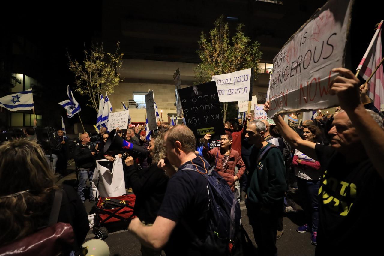 Netanyahu'yu şoke eden protesto! İstifa çağrısı! 'Suçlu, suçlu' sloganları