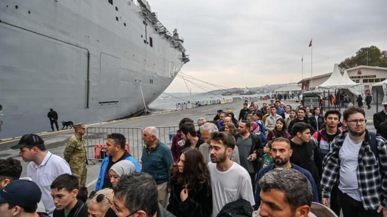 Dünyanın ilk SİHA gemisi TCG Anadolu’ya vatandaşlardan yoğun ilgi