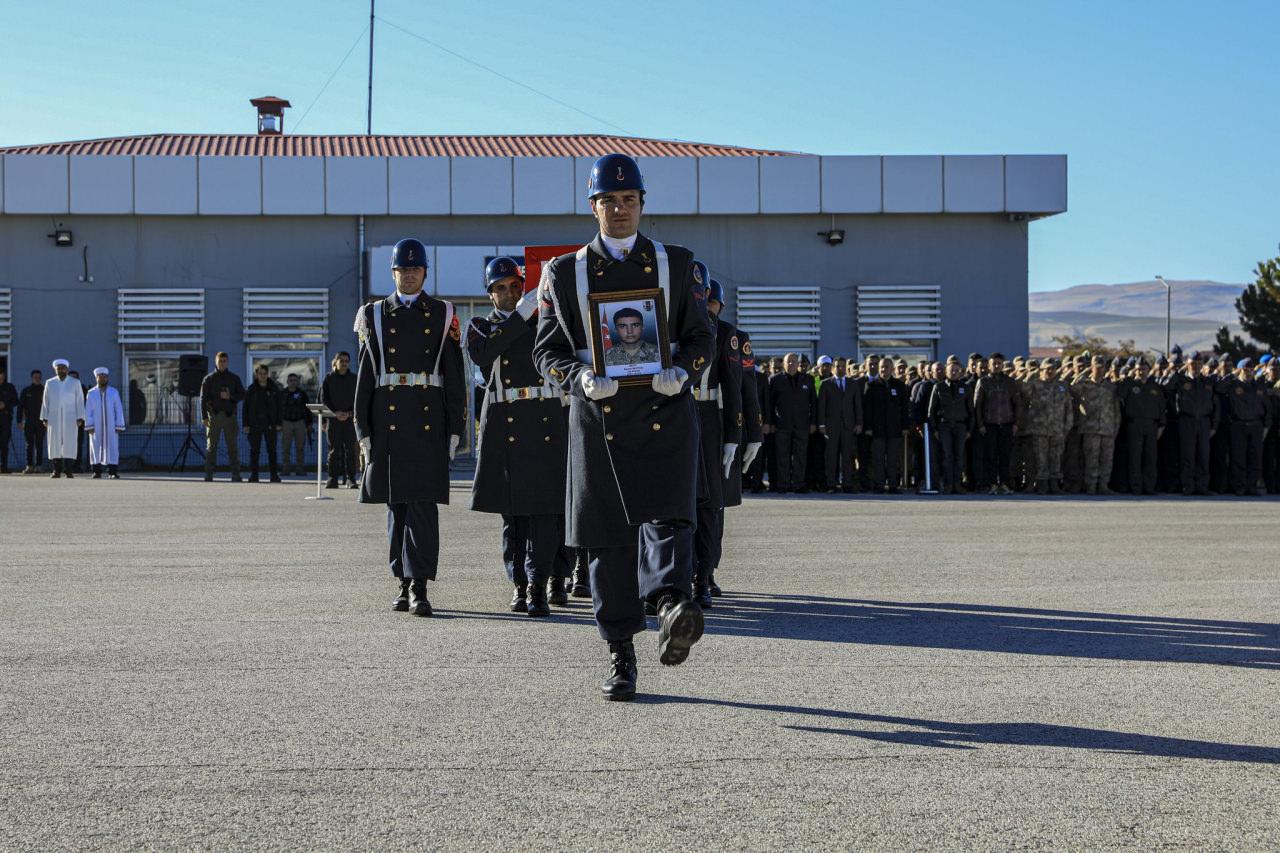 Van'da şehit asker için tören düzenlendi