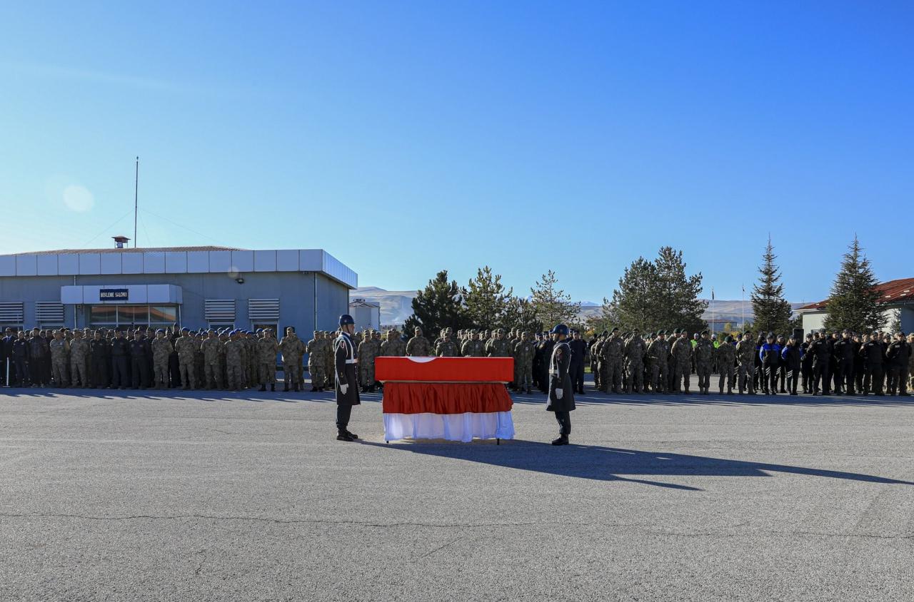 Van'da şehit asker için tören düzenlendi