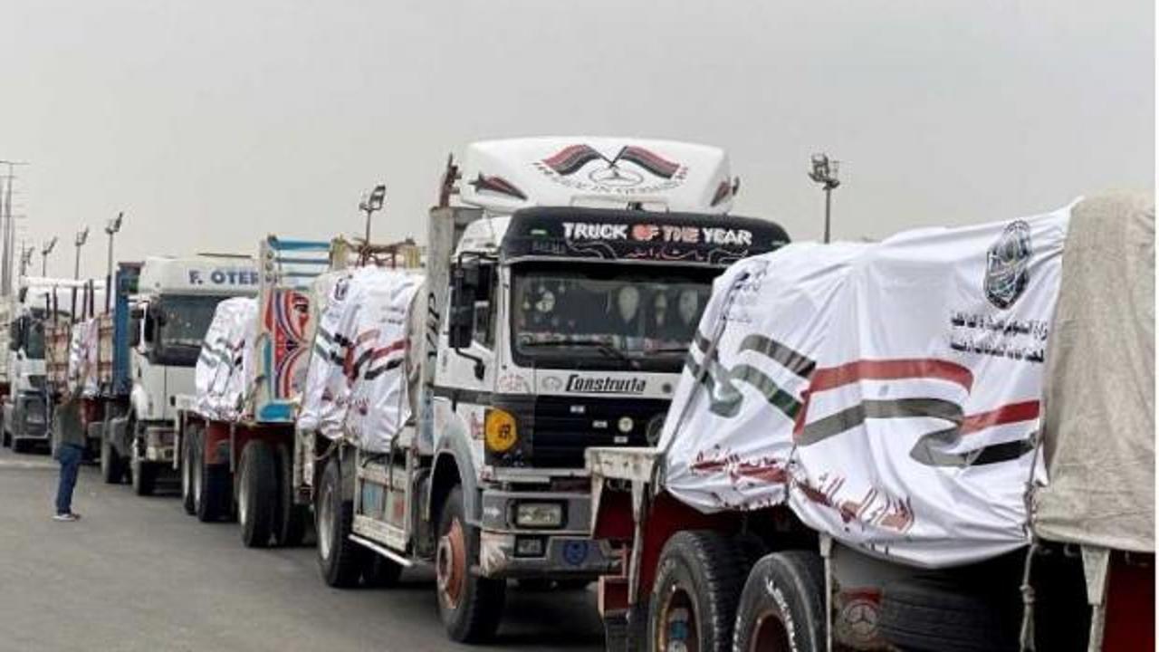 Gazze Şeridi’ne insani yardım tırları girmeye devam ediyor