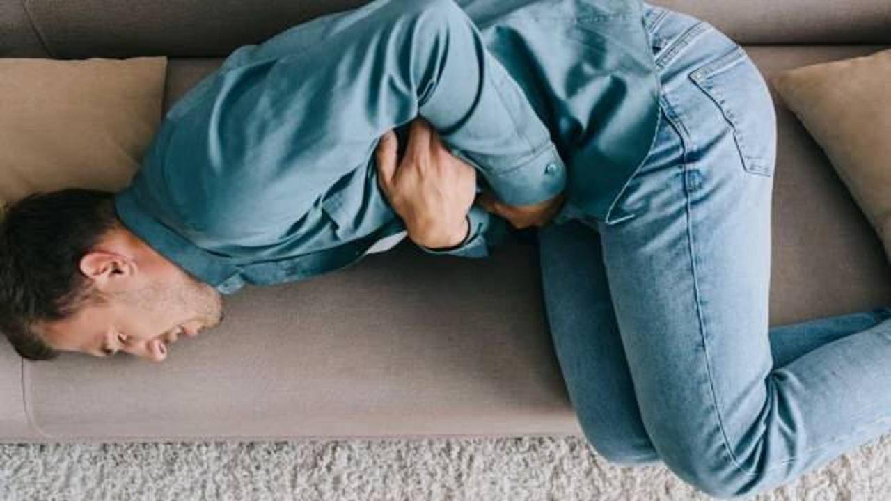 Karında nabız atması neden olur? Karın sol tarafında damar atması normal mi?