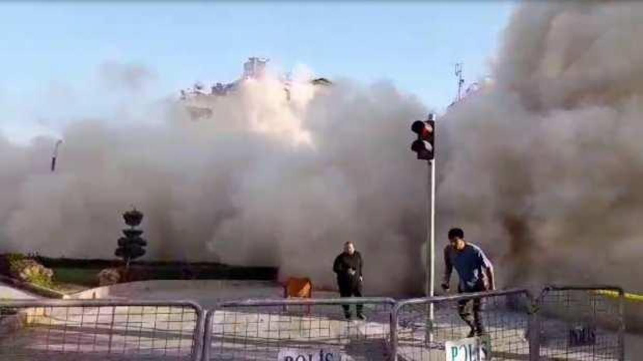 Kilis’te panik anları! Ağır hasarlı bina yıkım sırasında çöktü