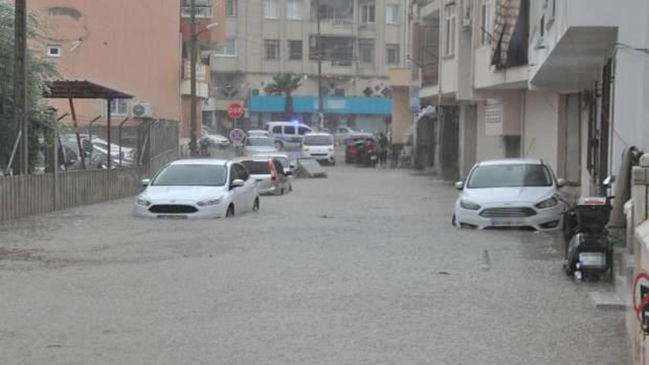Mersin’de sağanak: Araçlar su altında kaldı