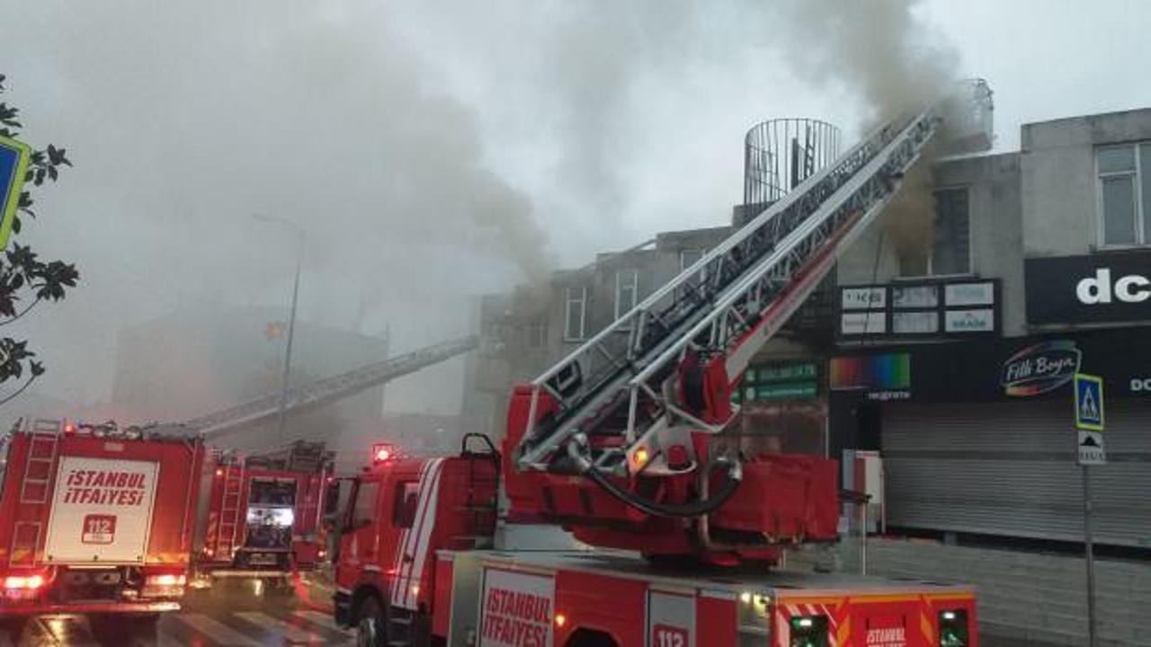 Sultanbeyli’de iş yeri deposunda yangın: Ekipler müdahale etti!