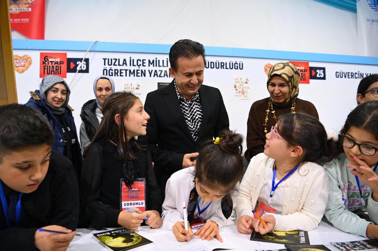 100 ilkokul öğrencisinin eseri 'Yıldız Sütü' kitabında toplandı