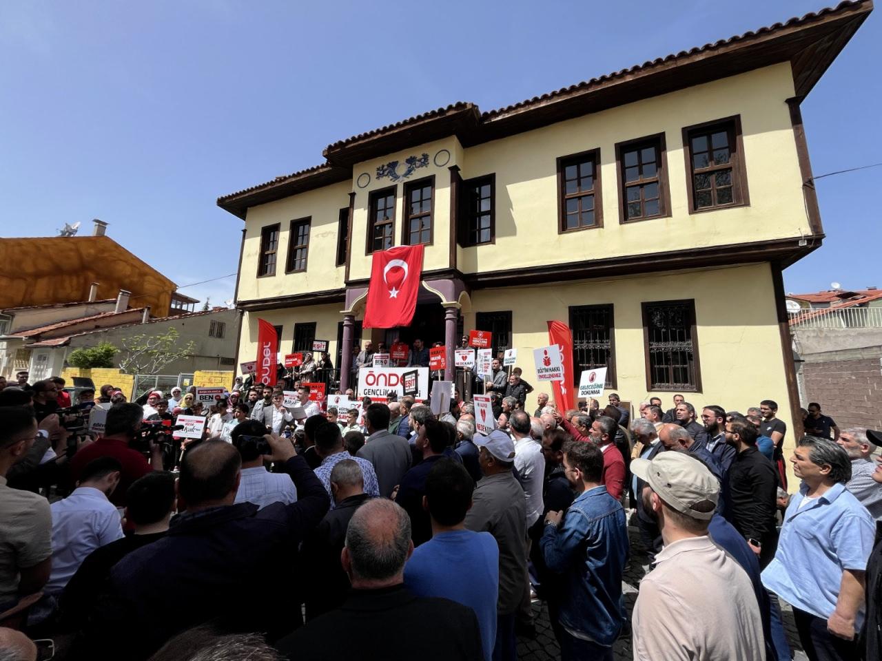 Uşak Belediyesi ÖNDER'e tahsis edilen binayı işgal etti