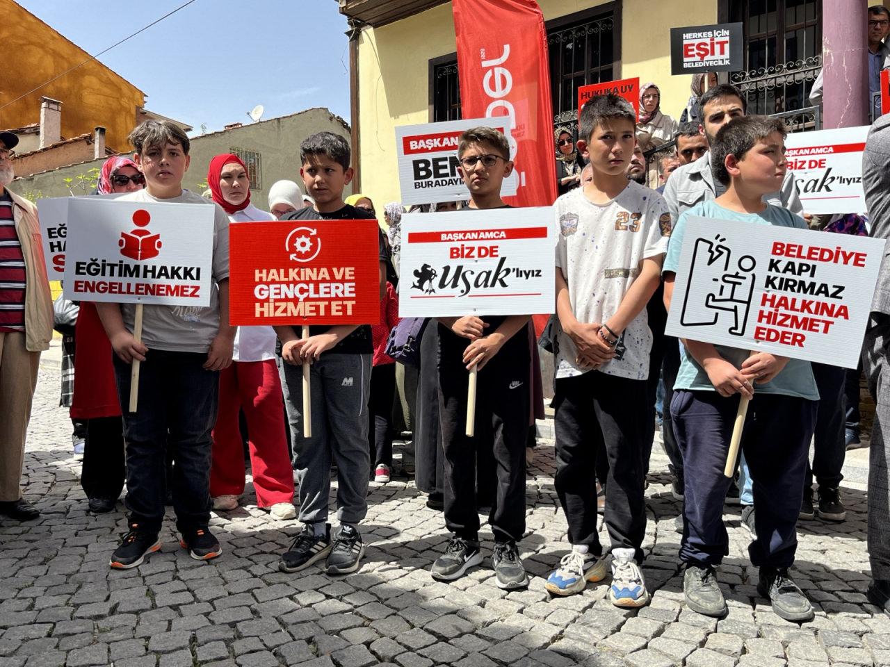 Uşak Belediyesi ÖNDER'e tahsis edilen binayı işgal etti