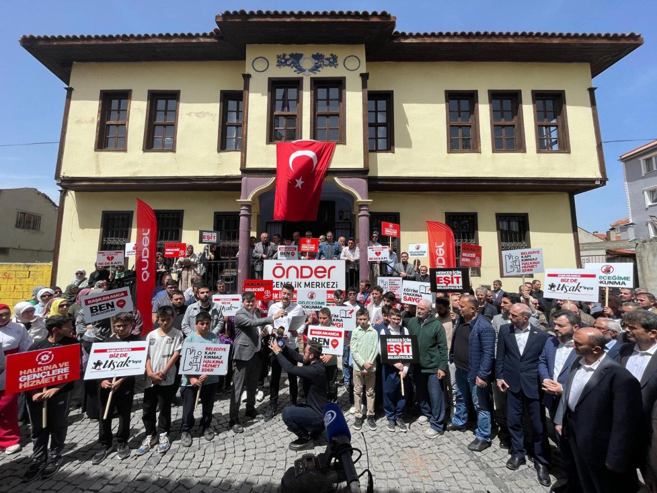 Uşak Belediyesi ÖNDER'e tahsis edilen binayı işgal etti