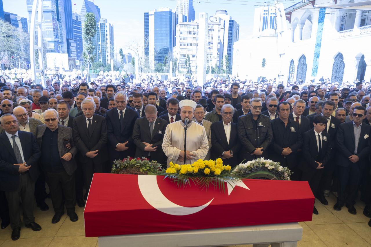 Yapımcı Türker İnanoğlu toprağa verildi