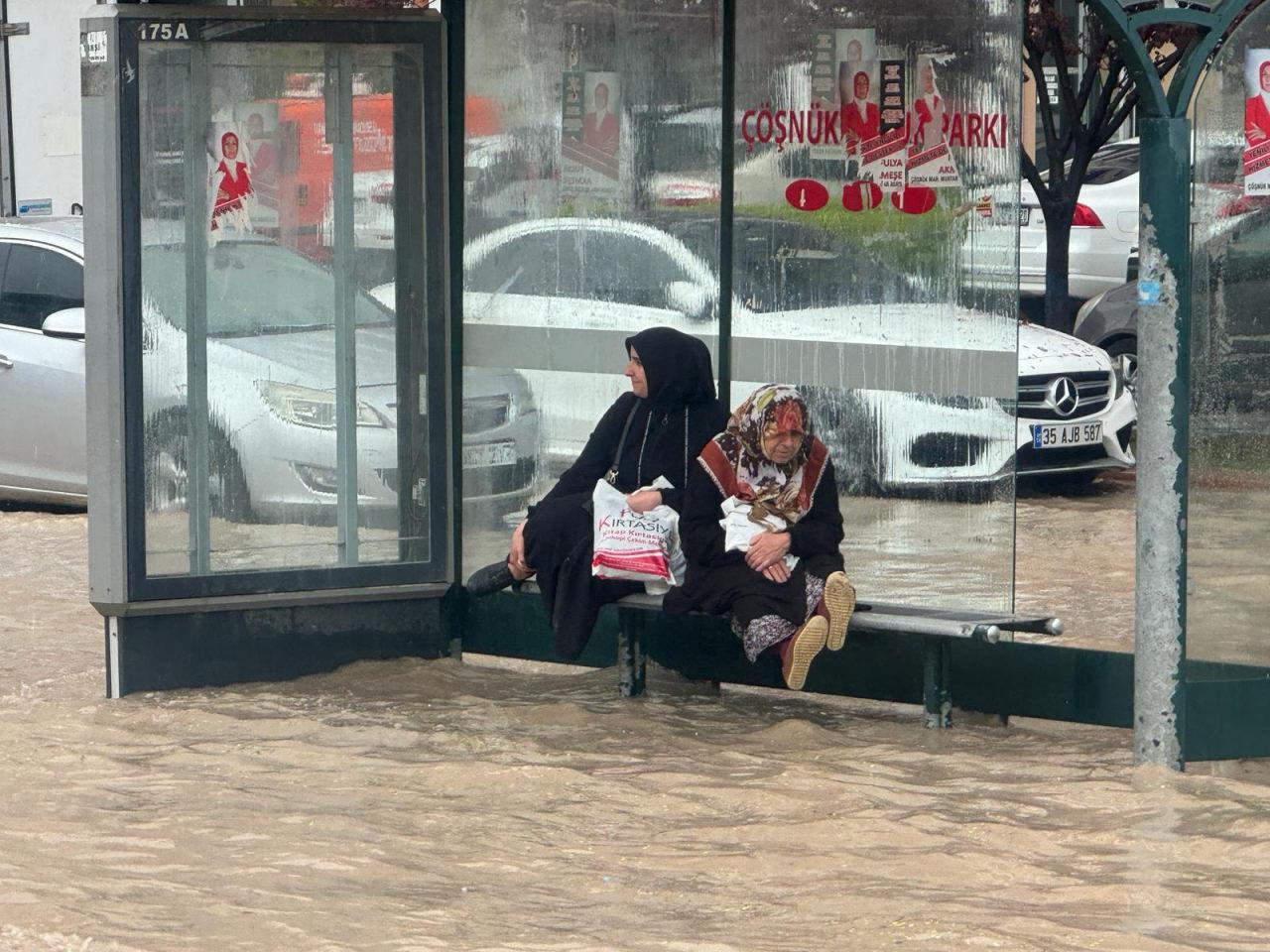 Malatya’da cadde ve sokaklar sular altında kaldı