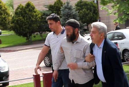 'Puta tapmayın' diye bağırdı, gözaltına alındı