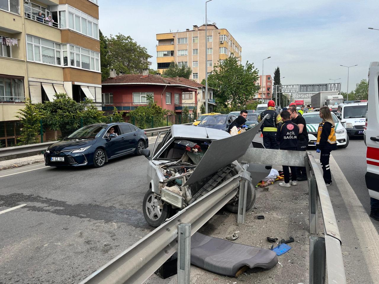 Feci kaza! Bariyer arka koltuğa kadar ilerledi: 1 ölü