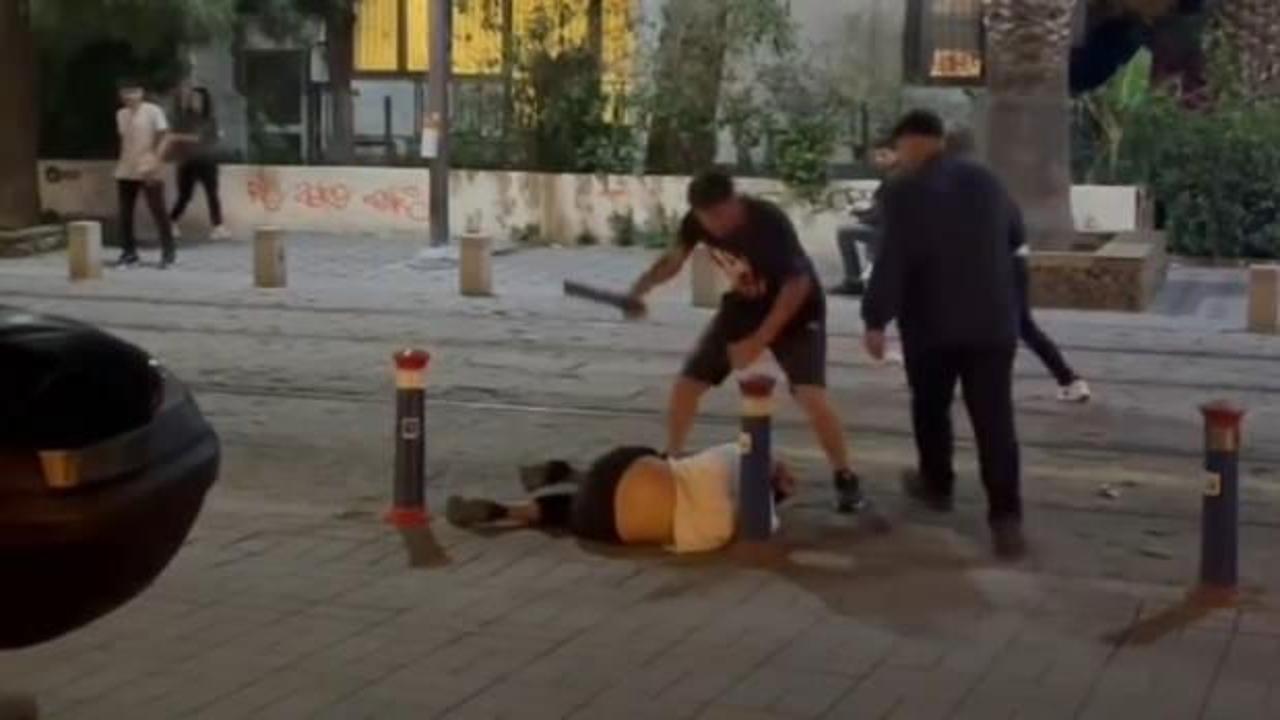 7 kişiden 2 kişiye öldüresiye dayak! Sopalar havada uçuştu