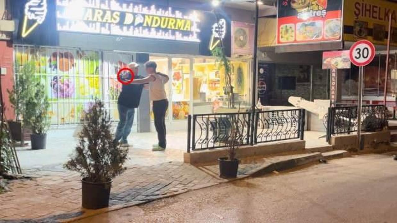 Babası evden kovunca kardeşini bıçakla rehin aldı