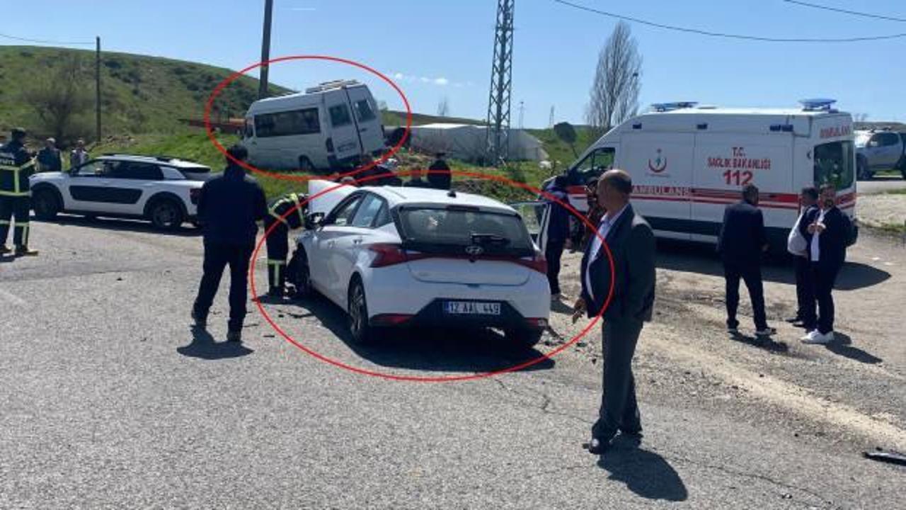 Bingöl’de minibüs ile otomobil çarpıştı: 7 yaralı