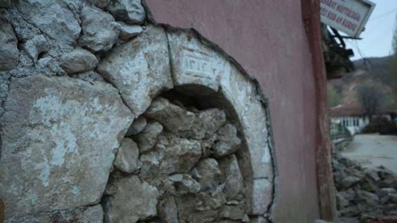 Deprem sonrası Osmanlı dönemine ait çeşme ortaya çıktı