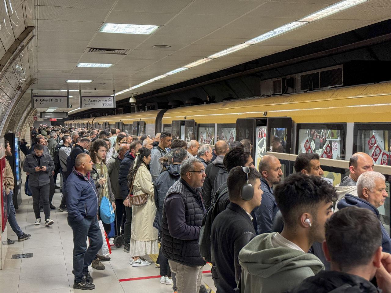 İstanbul'da Metro Hattındaki arıza 27 saattir giderilemedi