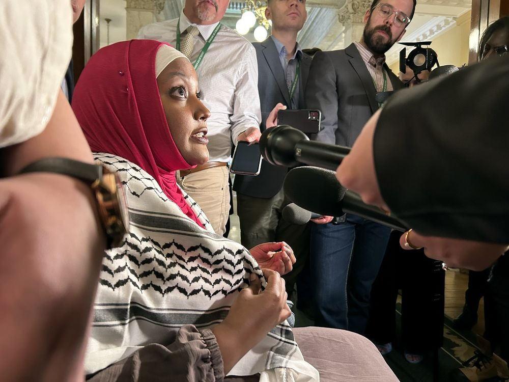 Ontario Meclisi'nda kefiye krizi: Çık dışarı!