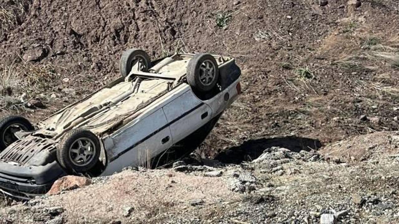 Hakkari’de otomobil devrildi: 9 yaralı