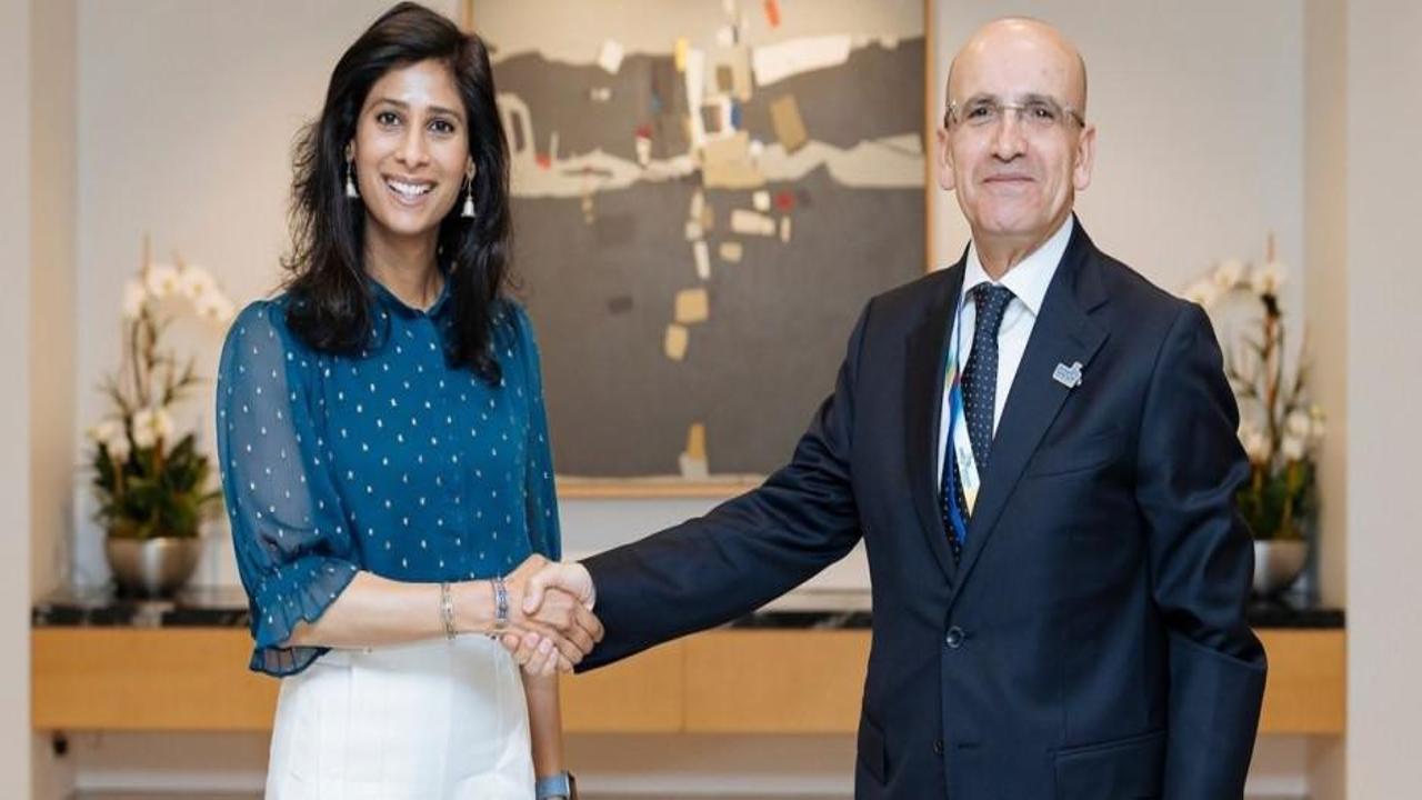 IMF Başkan Yardımcısı, Şimşek ile fotoğraf paylaştı