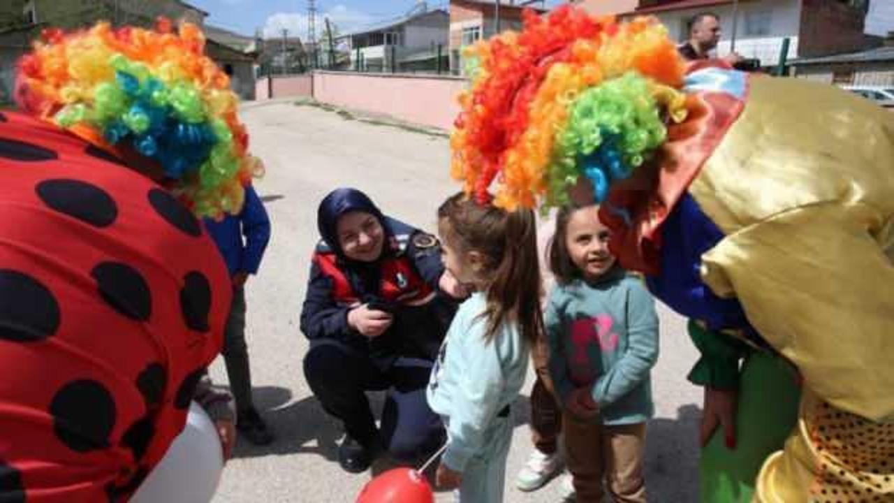 Jandarmadan çocuklara “23 Nisan” sürprizi
