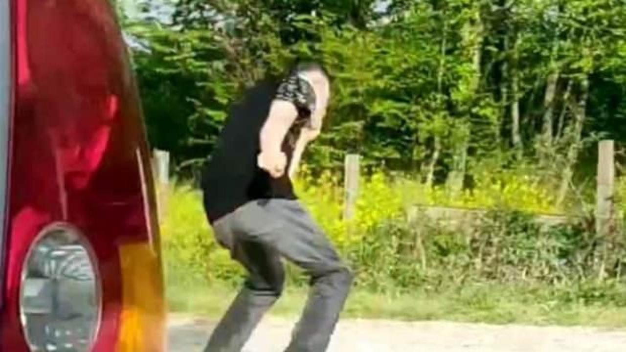 Kaza yaptı, ardından kendini tokatlayıp yumruklamaya başladı