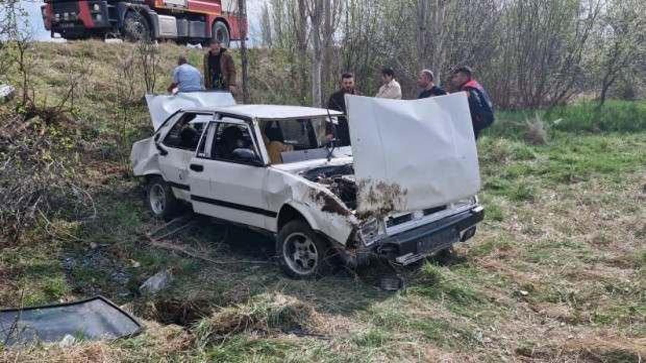 Kontrolden çıkan otomobil tarlaya uçtu: 4 yaralı