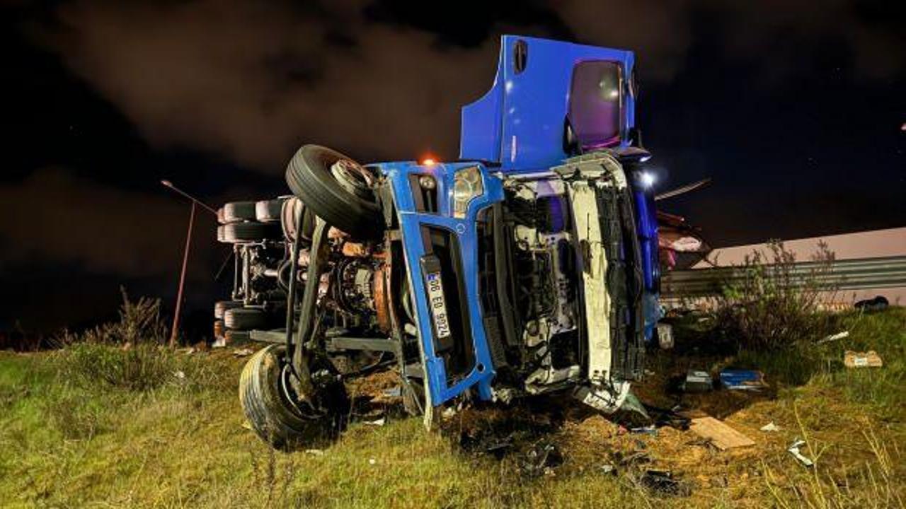 Kuzey Marmara Otoyolu’nda iki tırın karıştığı kazada 2 kişi yaralandı