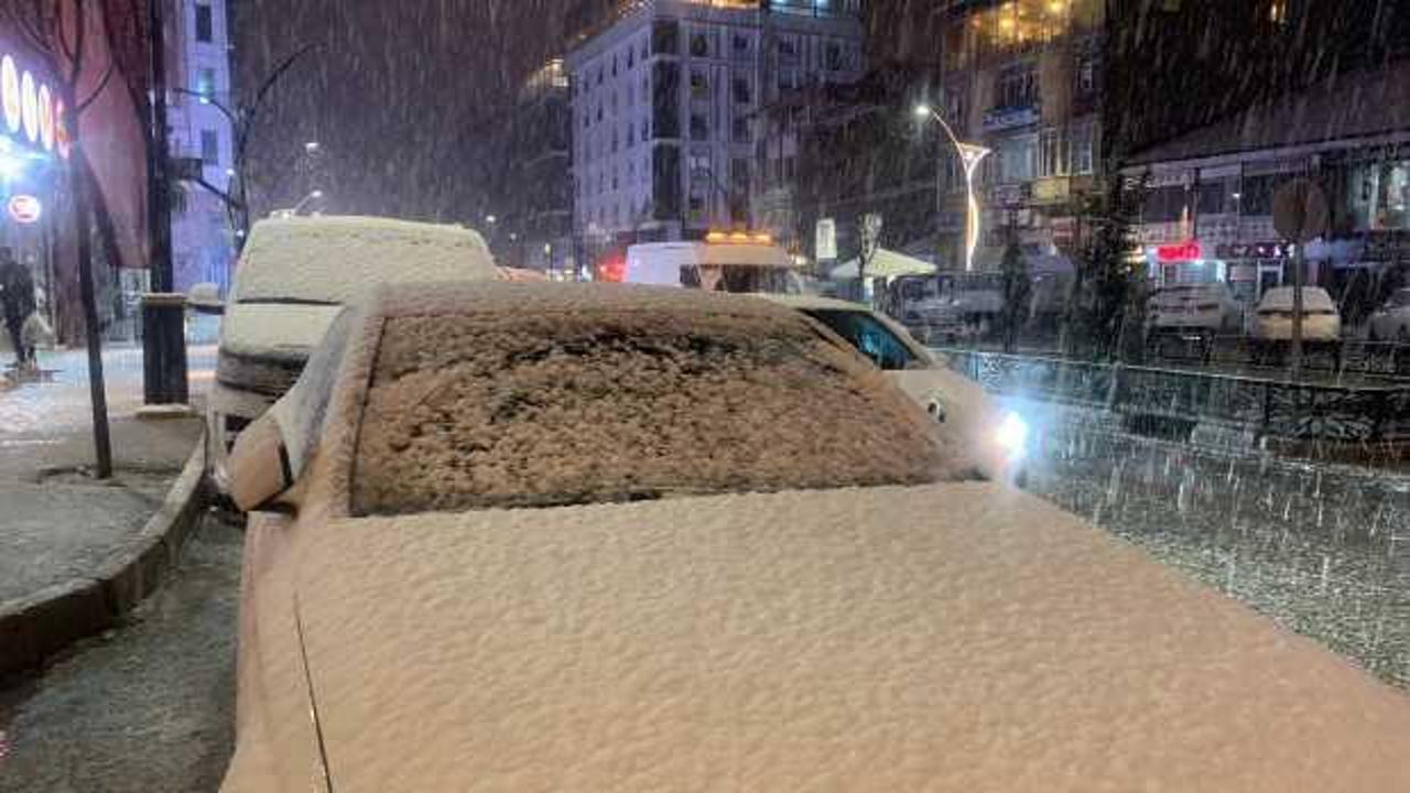 Nisan karı hazırlıksız yakaladı: Bir il beyaza büründü!