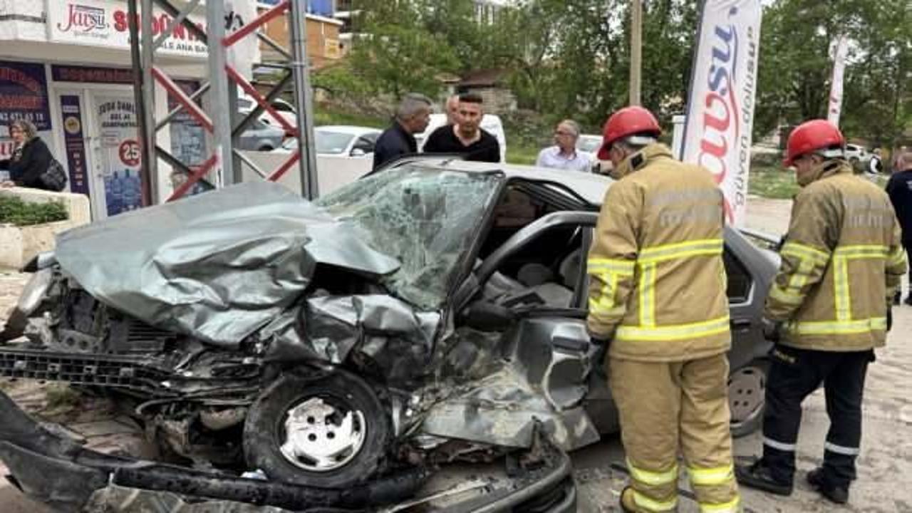 Otomobil ile cip kafa kafaya çarpıştı: 2’si ağır 3 yaralı!
