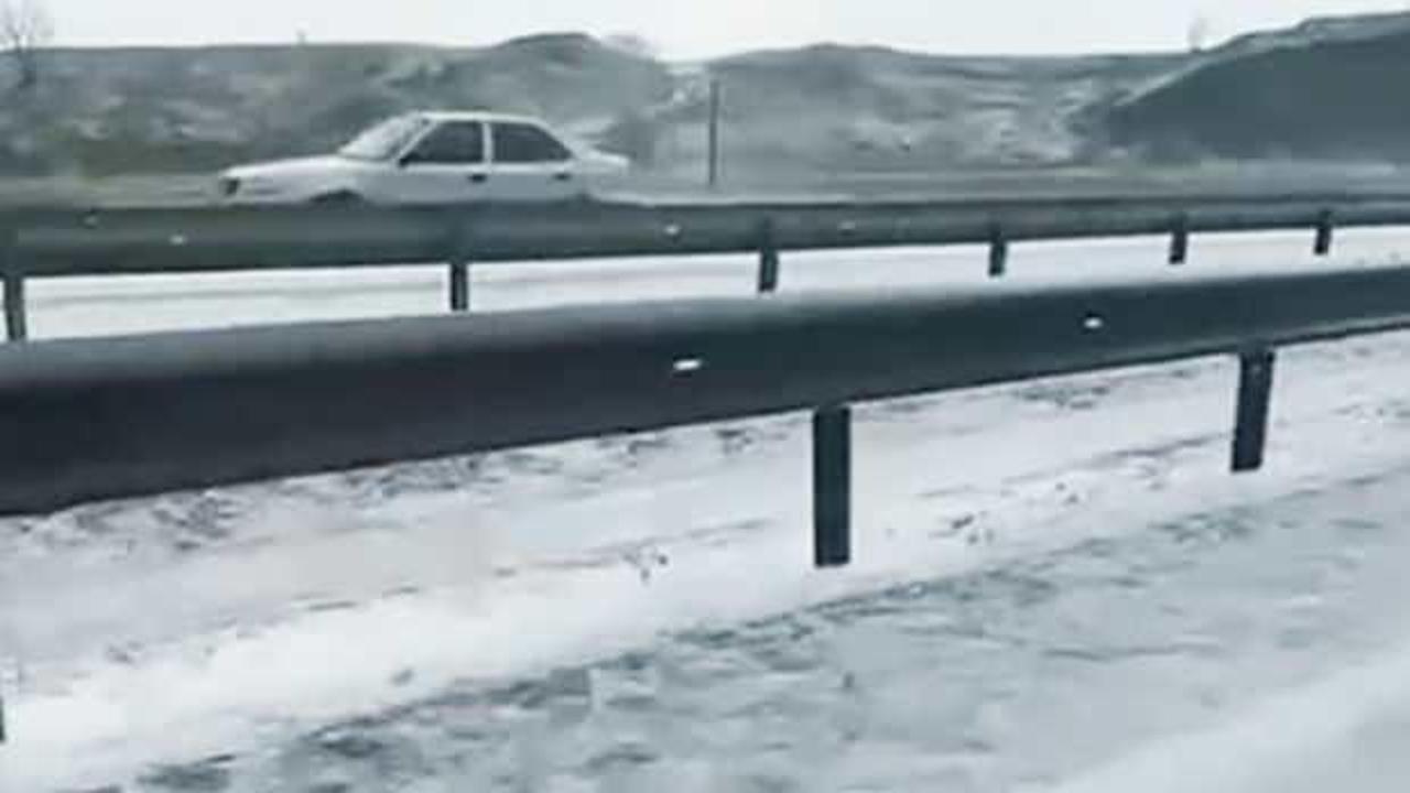 Otoyol bir anda beyaza büründü! Sürücüler şaştı kaldı