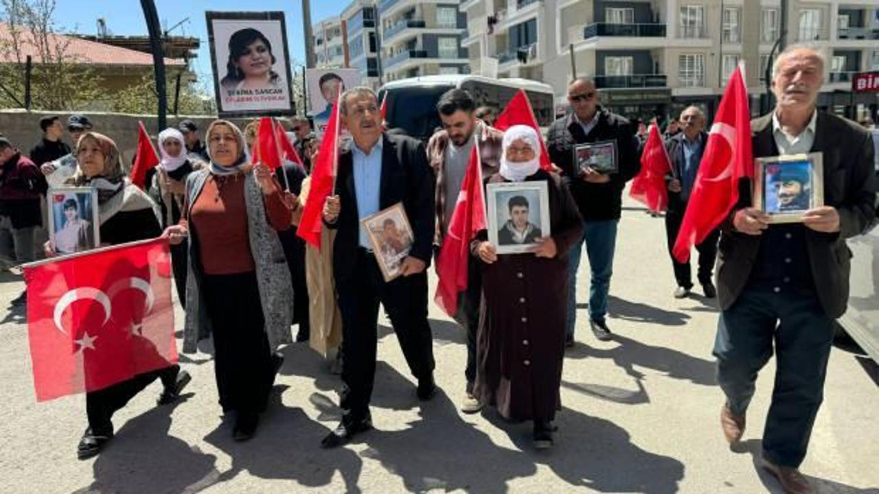 Vanlı ailelerin DEM Parti İl Başkanlığı önündeki eylemleri devam ediyor