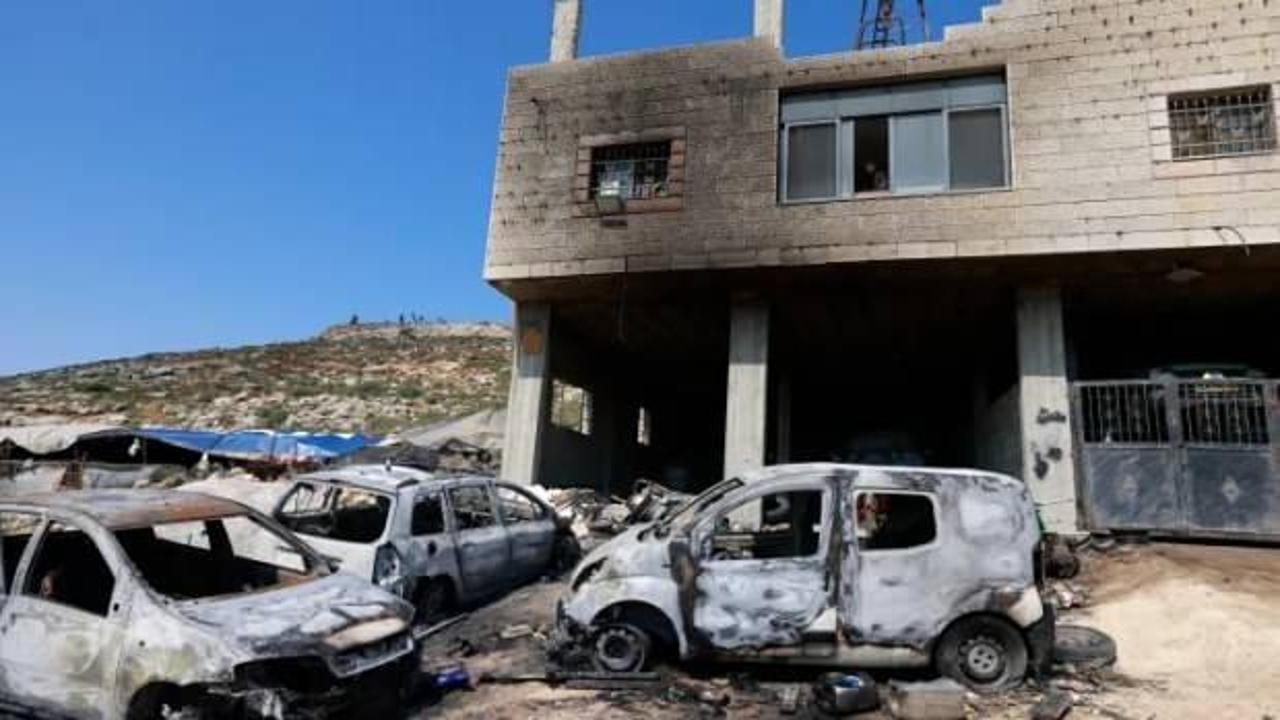 Yahudi işgalciler Batı Şeria’da Filistinlilere ait evleri ateşe verdi