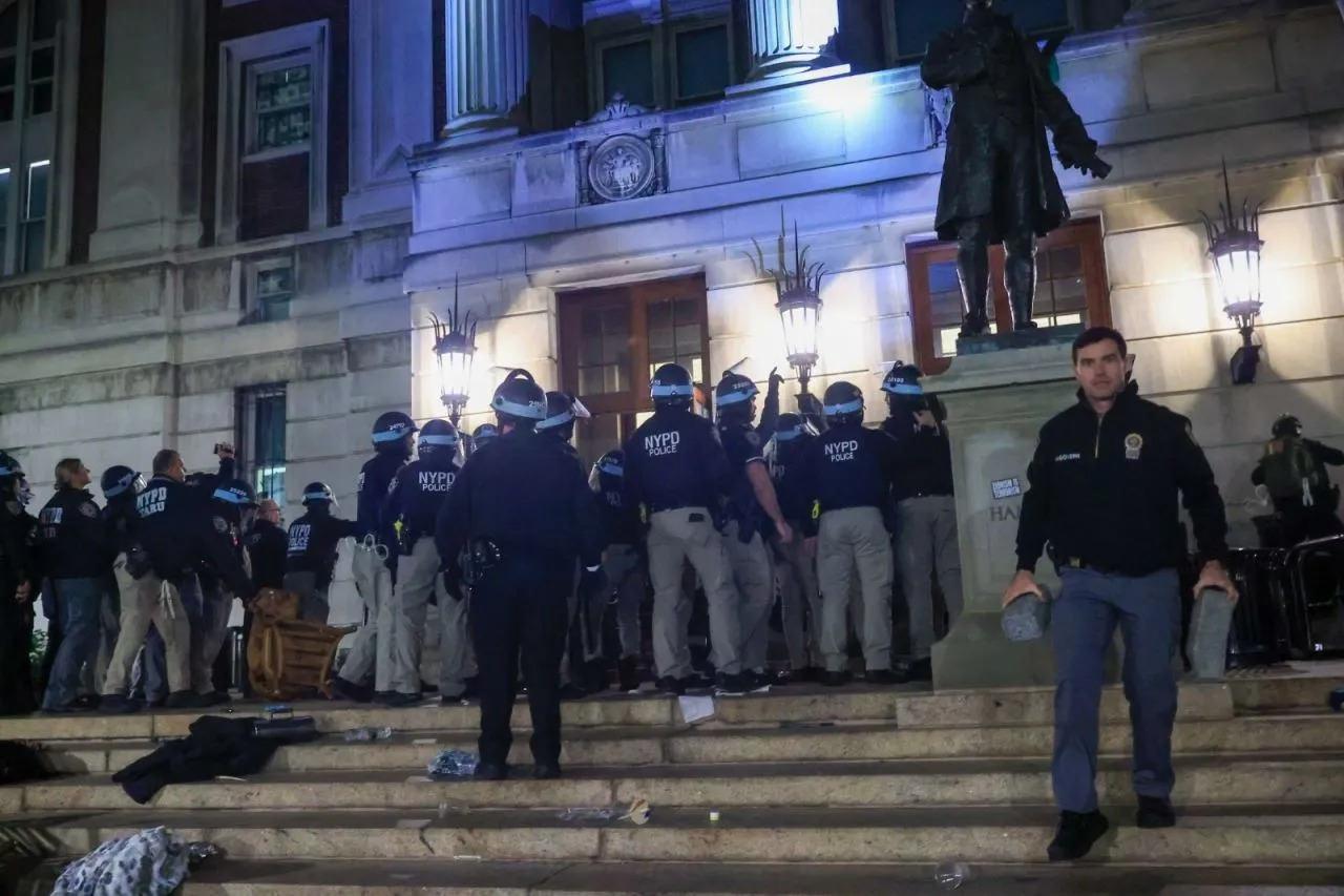 Polis, Columbia Üniversitesi'ndeki Gazze Dayanışma Kampı'nı dağıttı