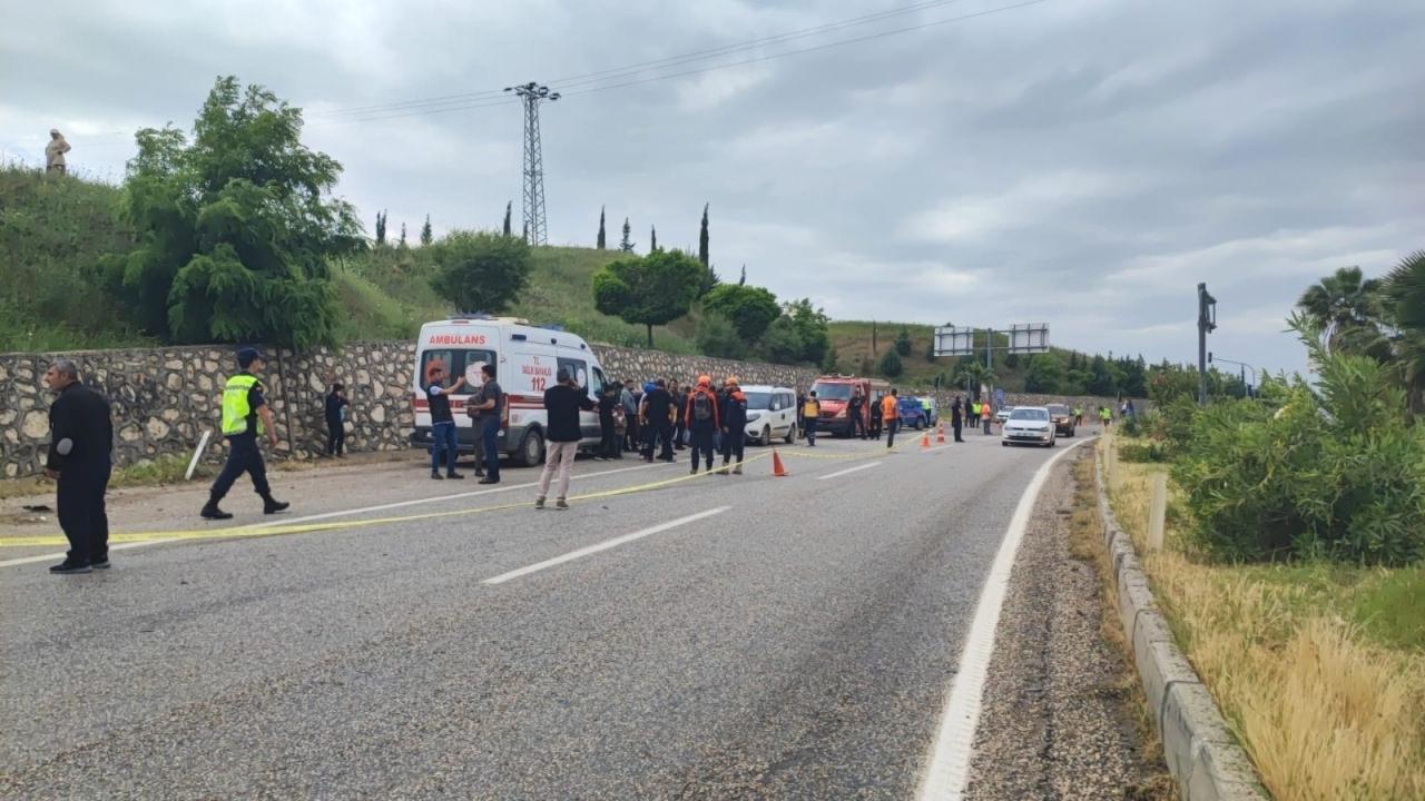 Takla atıp duvara çarptı: Feci kazadan acı haber!