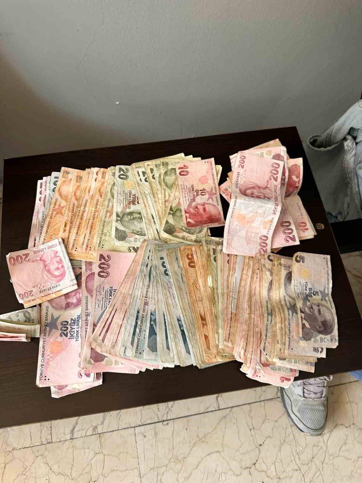 İstanbul'da zabıtanın yakaladığı dilencinin üzerinden 23 bin lira çıktı